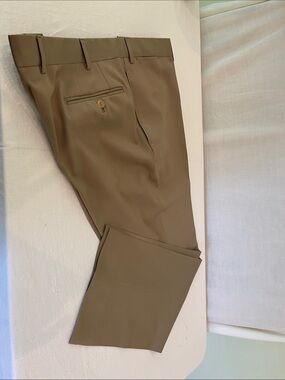 Isaia 100% Wool Men’s Tan Pants. Size 44. Single button fly. Aquaspider line